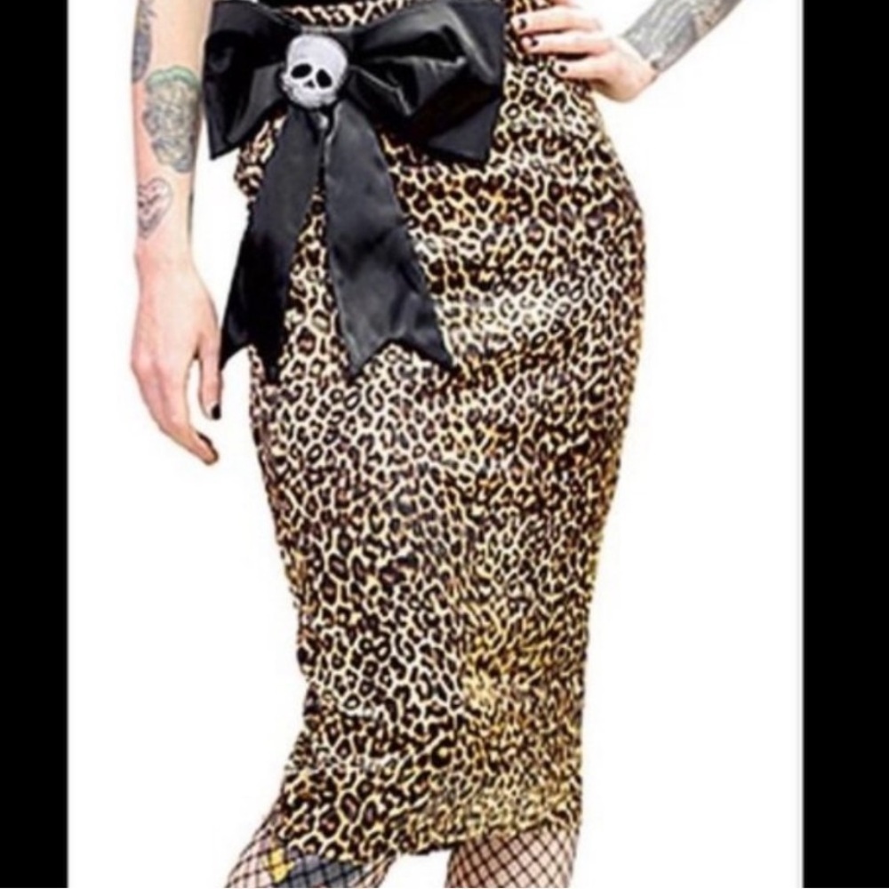 Deadly dames leopard pencil skirt with big bow detail size small